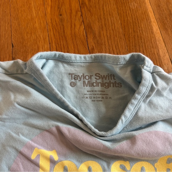 Taylor Swift Cropped Baby Tees - Picture 10 of 14